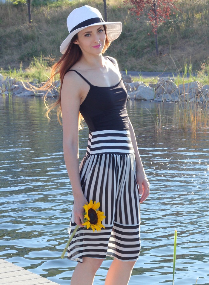 striped skirt by the lake | www.LittleJStyle.com