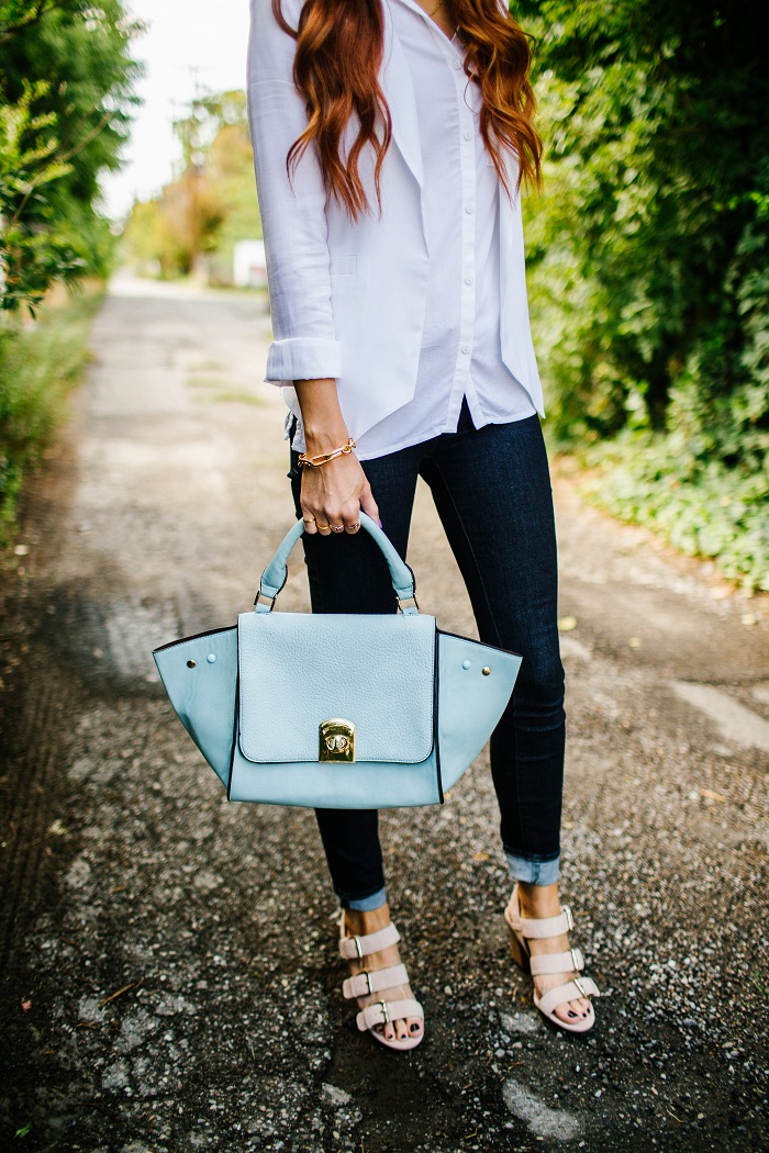 blue winged bag with neutral basics | www.LittleJStyle.com