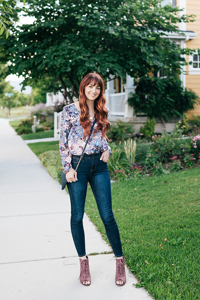 how to wear high-waisted jeans