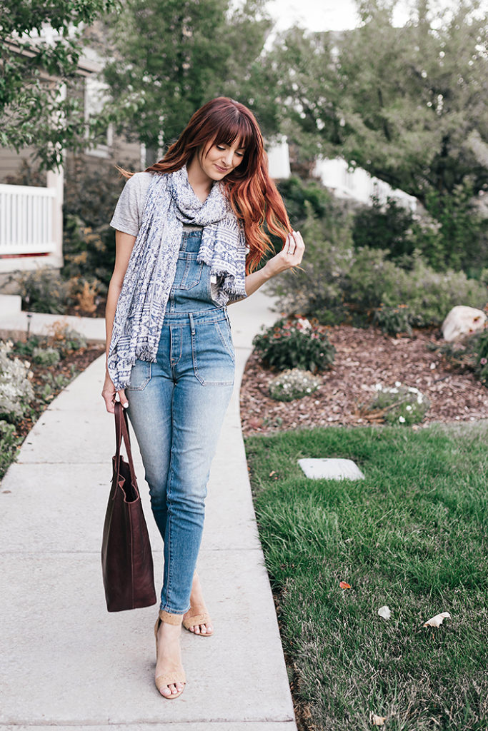 how to wear overalls
