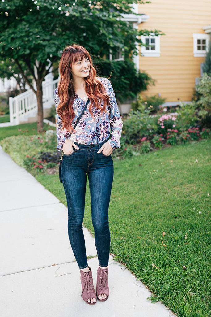 how to wear high-waisted jeans
